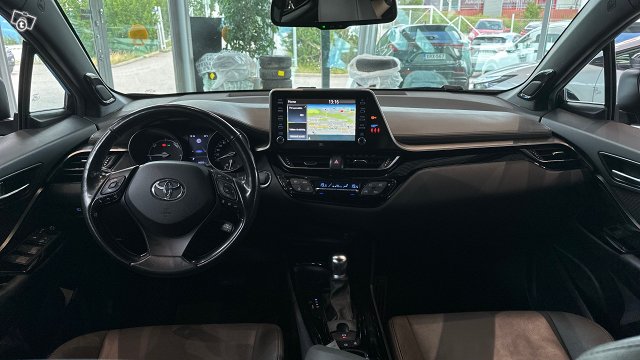 Toyota C-HR 9