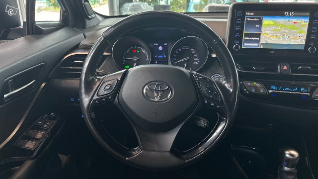 Toyota C-HR 11