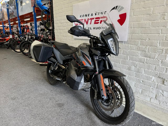 KTM 890 3