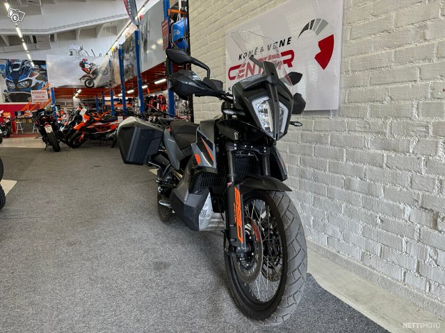 KTM 890 4