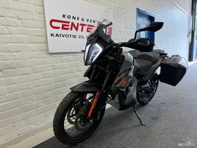 KTM 890 8