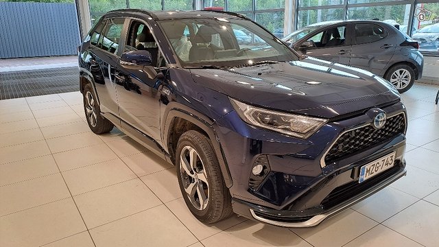 Toyota RAV4 Plug-in 2