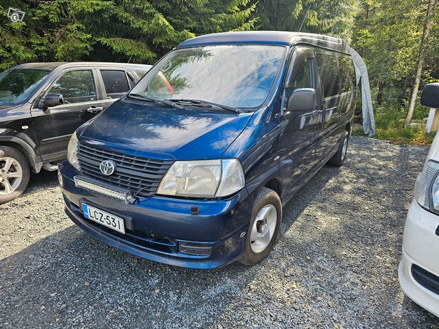 Minibussi Toyota Hiace 9hlö 1