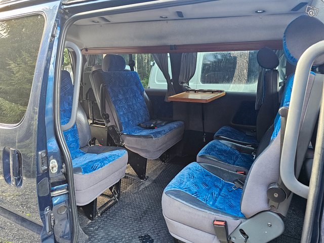 Minibussi Toyota Hiace 9hlö 5