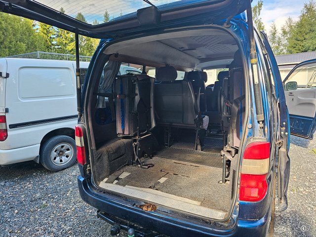 Minibussi Toyota Hiace 9hlö 6