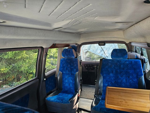 Minibussi Toyota Hiace 9hlö 8