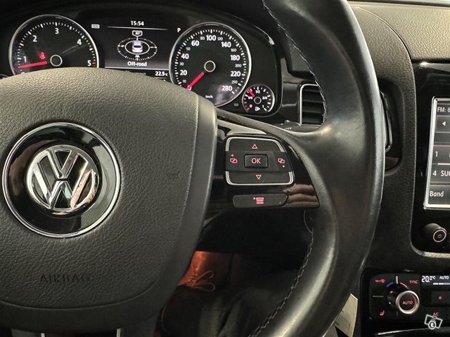 VOLKSWAGEN Touareg 18