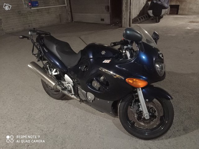 Suzuki GSX 750F 1