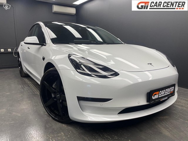 Tesla Model 3 1