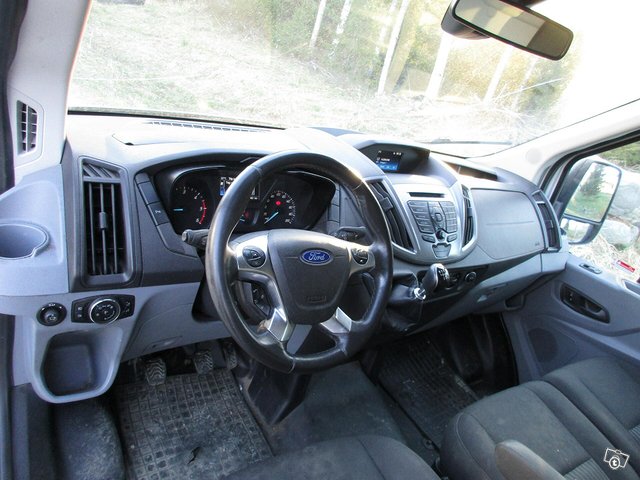 Ford Transit 8