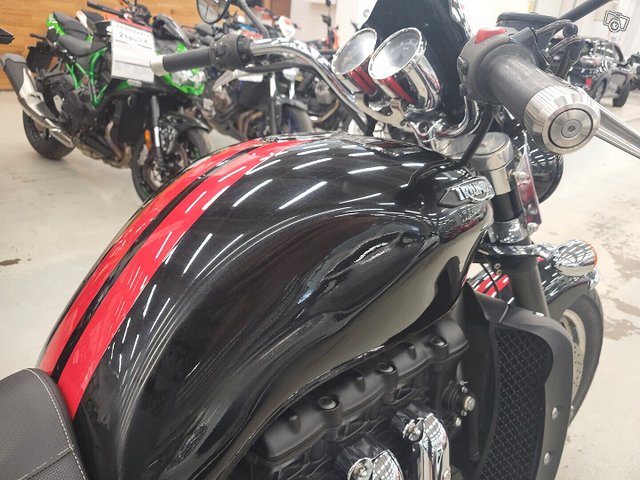 Triumph ROCKET III 7