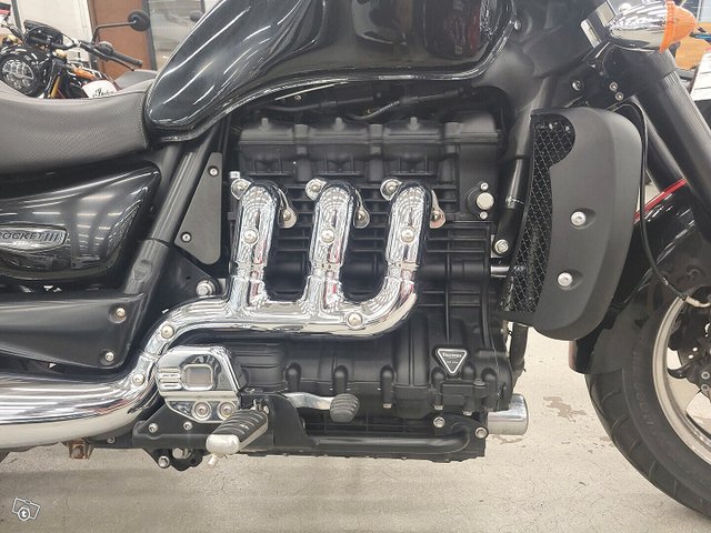 Triumph ROCKET III 9