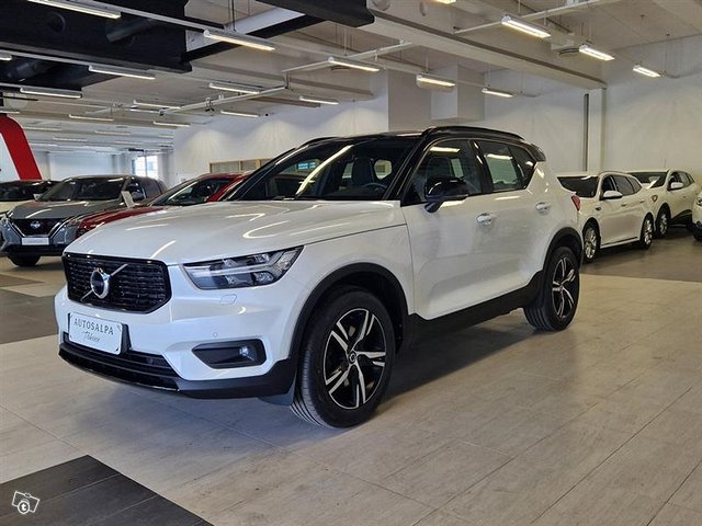 VOLVO XC40