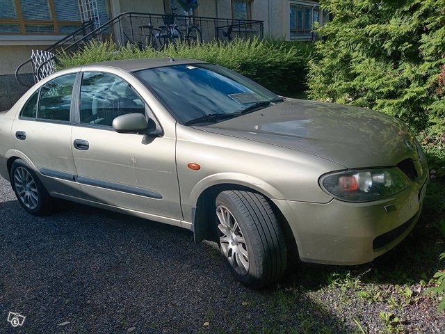 Nissan Almera 1