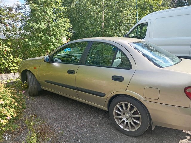 Nissan Almera 5