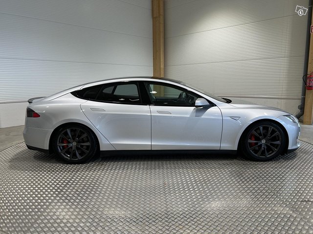 Tesla Model S 12