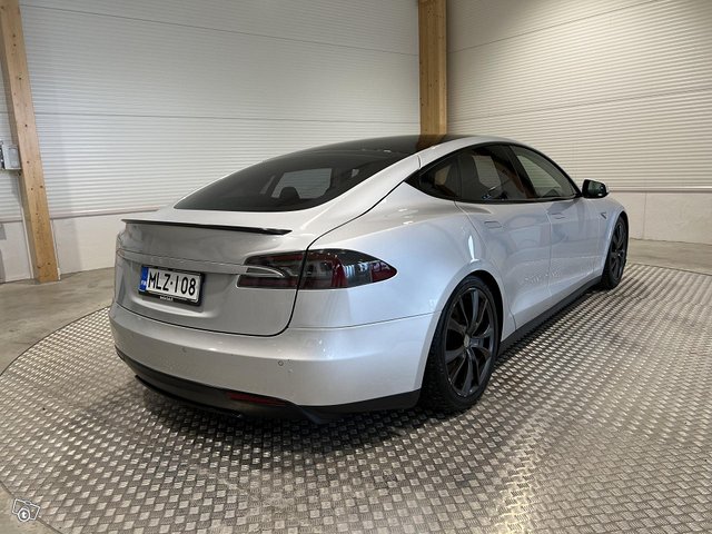 Tesla Model S 13