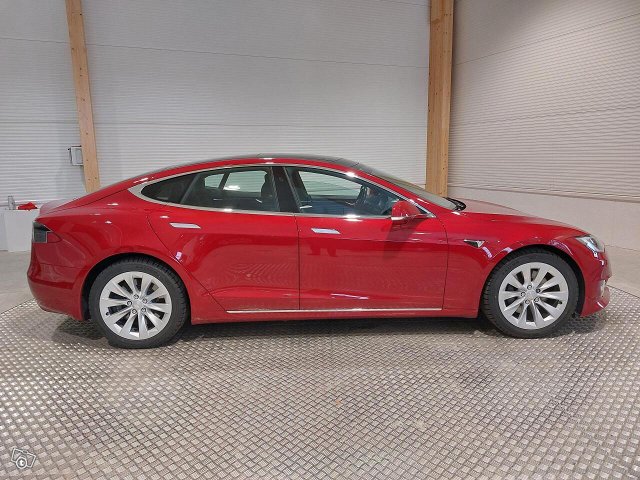 Tesla Model S 8