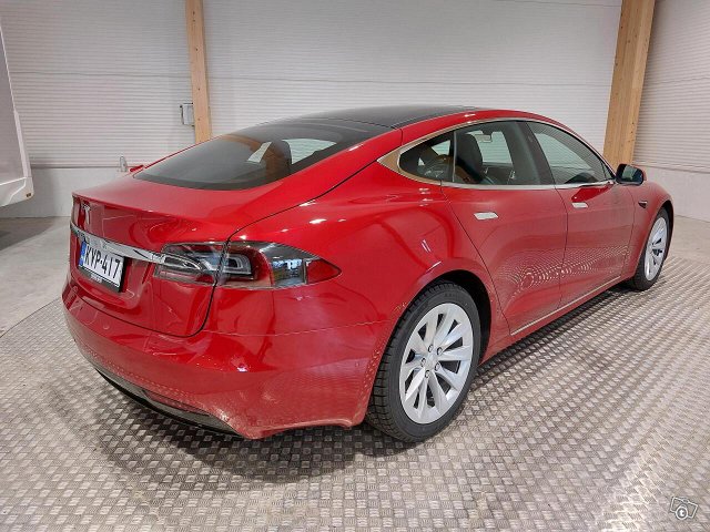 Tesla Model S 9