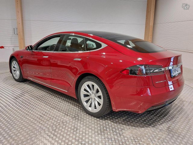 Tesla Model S 10