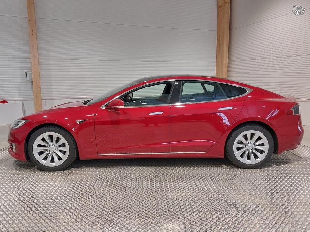 Tesla Model S 11