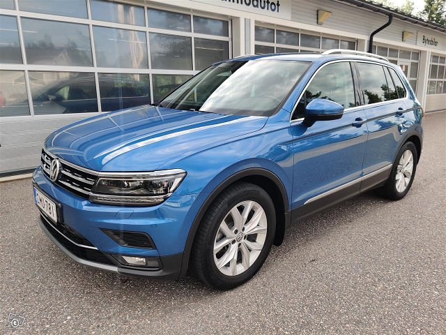 VOLKSWAGEN Tiguan