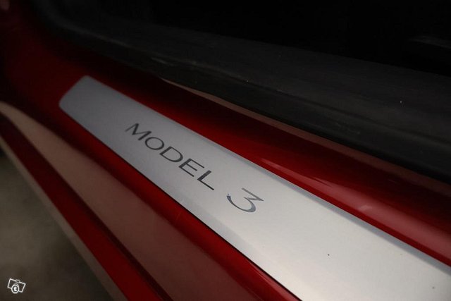 Tesla Model 3 18