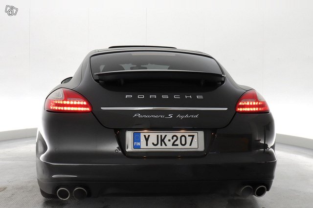 Porsche Panamera 22