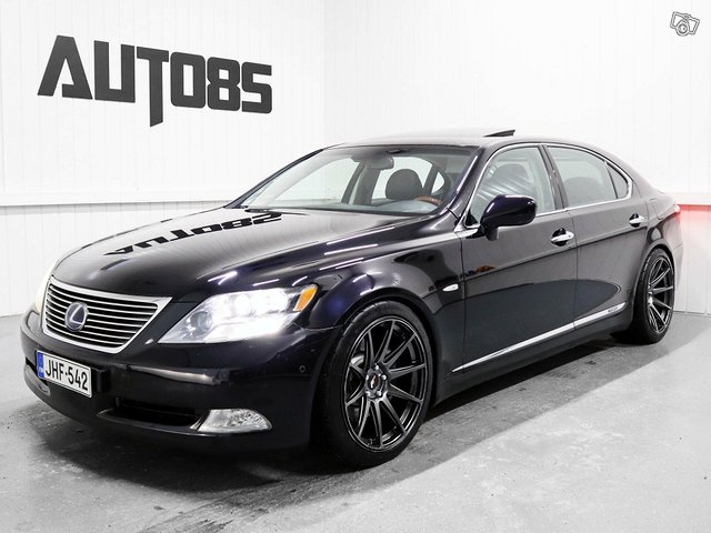 Lexus LS 1