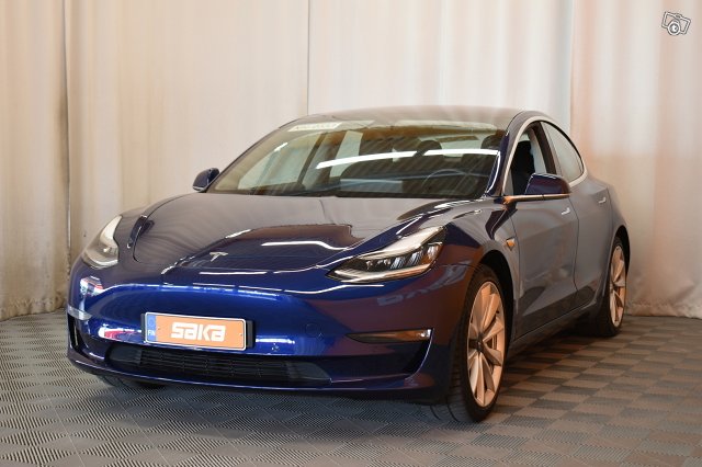 Tesla Model 3 4