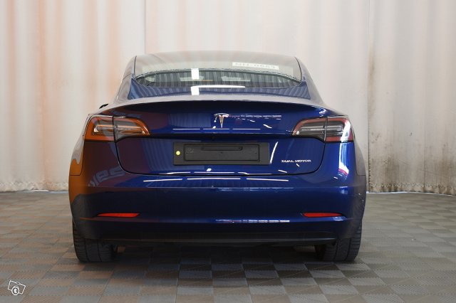 Tesla Model 3 7