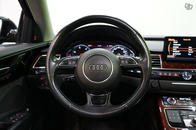 Audi A8 12