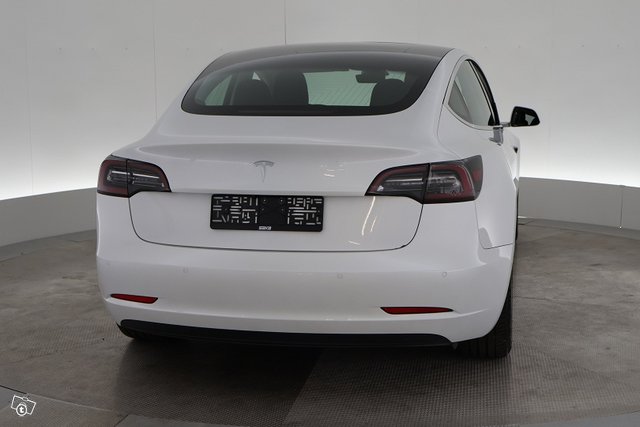 Tesla Model 3 10