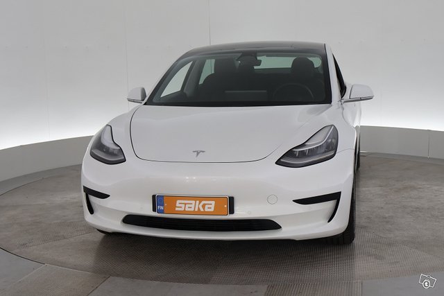 Tesla Model 3 22