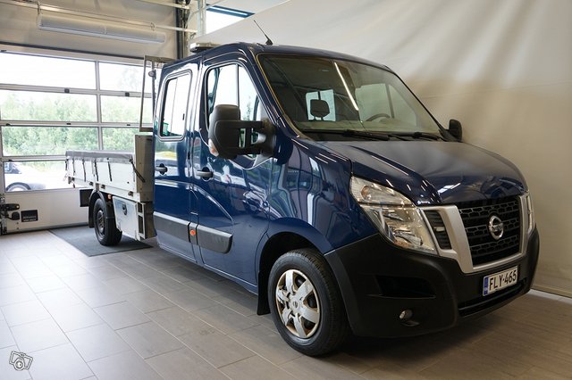 Nissan NV400 2