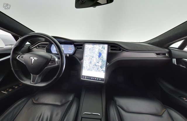 Tesla Model S 9