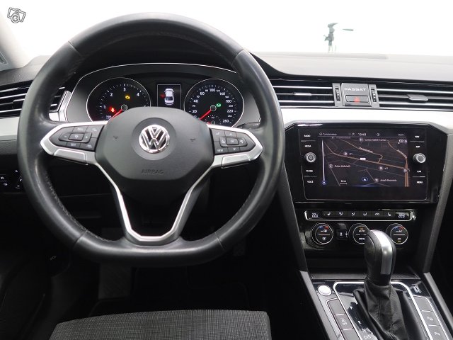 VOLKSWAGEN PASSAT 8