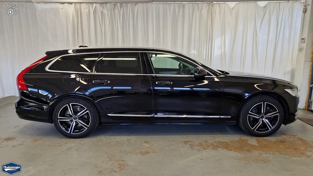 Volvo V90 2