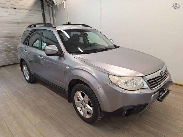 SUBARU Forester 1