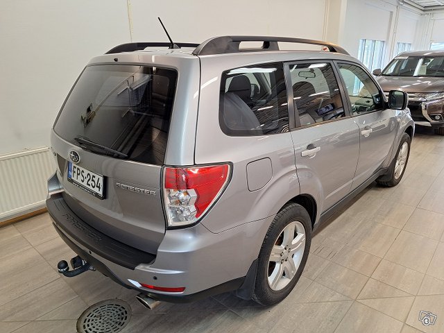 SUBARU Forester 4