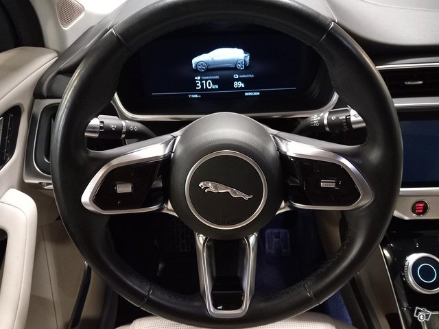 Jaguar I-PACE 10