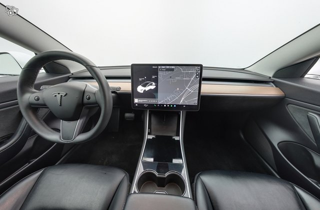 Tesla Model 3 8