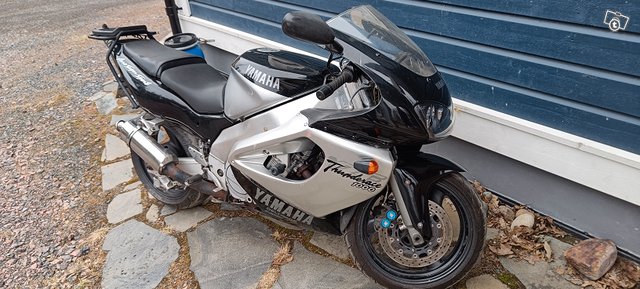 Yamaha yzf thunderace, kuva 1