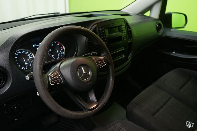 Mercedes-Benz Vito 13