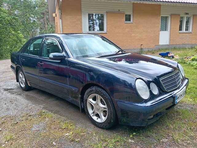 Mercedes-Benz E 200, kuva 1