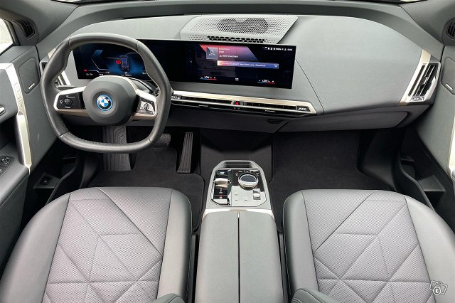 BMW IX 8