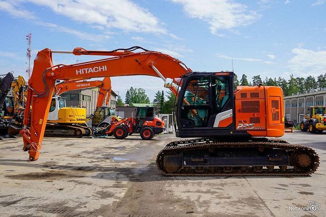 Hitachi ZX225USLC-7 STAGE V, kuva 1