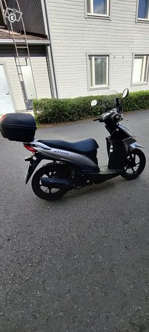 Suzuki uk110, kuva 1