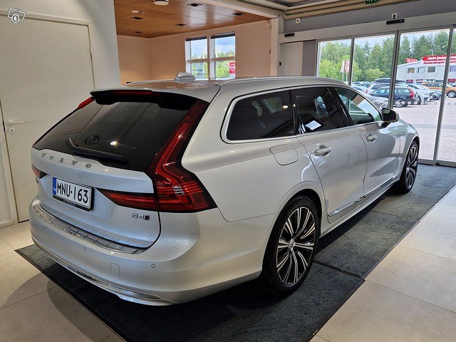 VOLVO V90 3