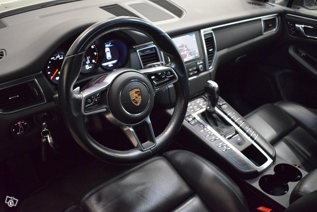 Porsche Macan 5